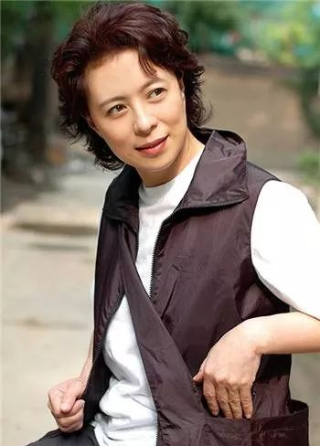 星光下的演员刘佳,小巷特色小店的隐藏故事与人生轨迹