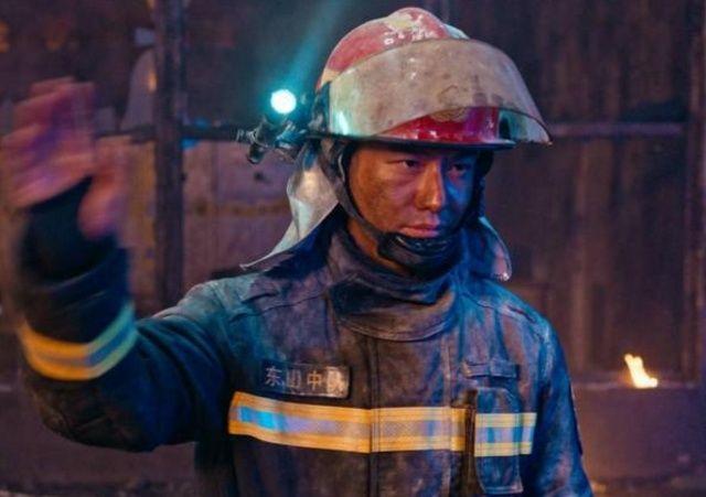 烈火英雄电视剧，热血燃烧，英雄情怀激荡人心！