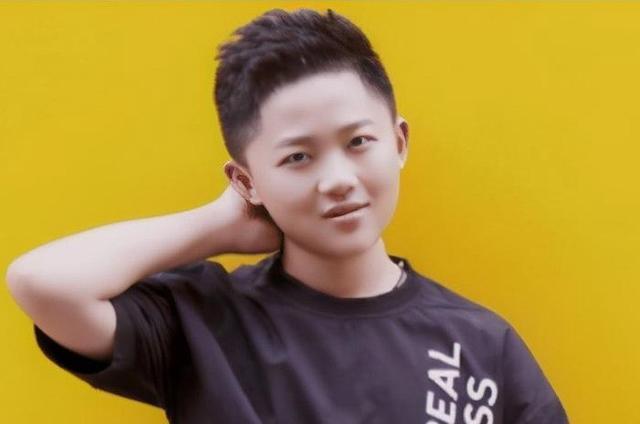 95后男明星闪耀科技潮流新星，排行榜引领潮流前沿体验