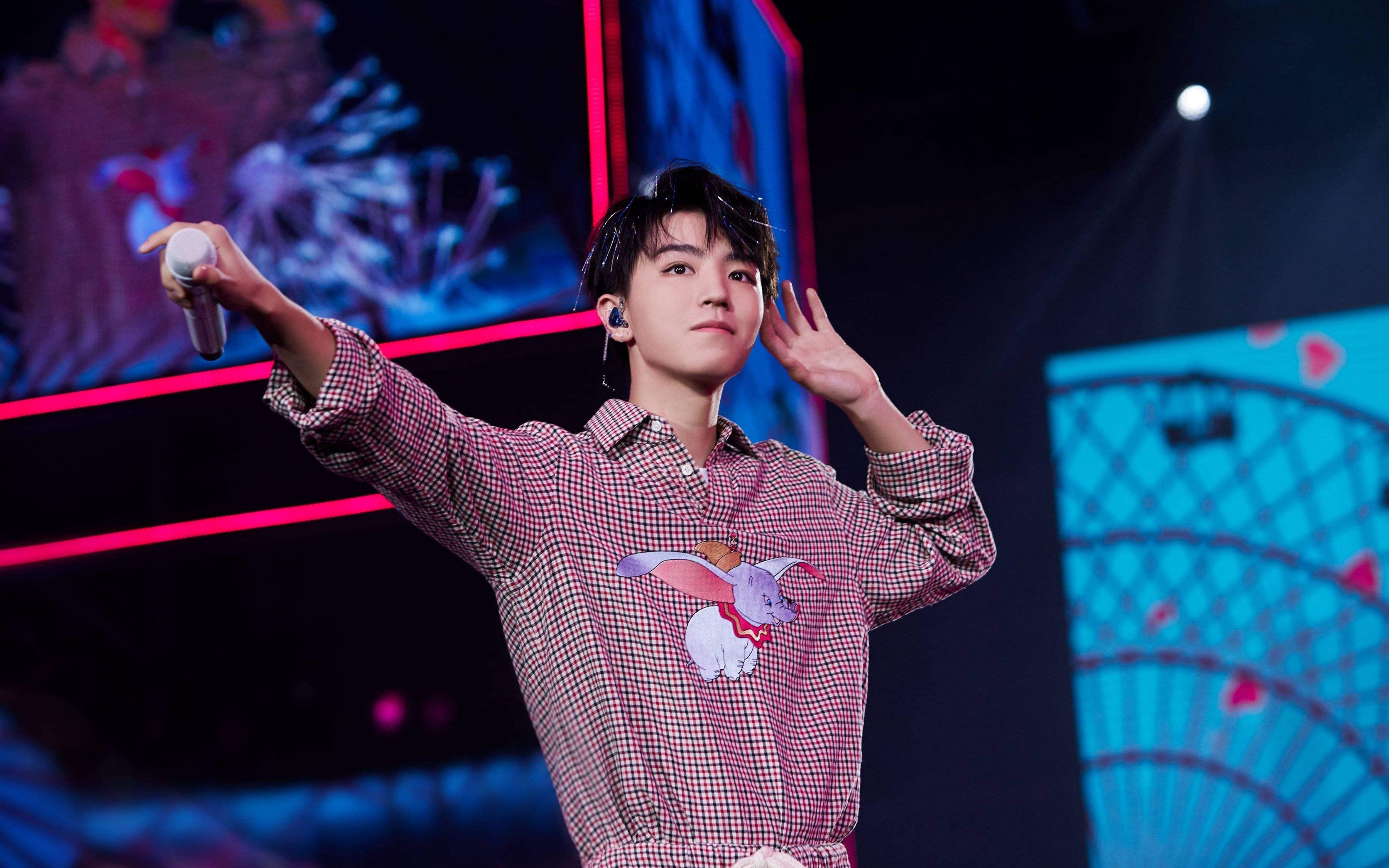 95后男明星闪耀科技潮流新星,排行榜引领潮流前沿体验