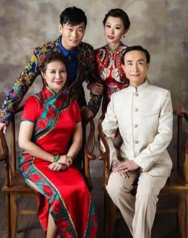 孙女演员的自然美景邂逅与内心宁静之旅