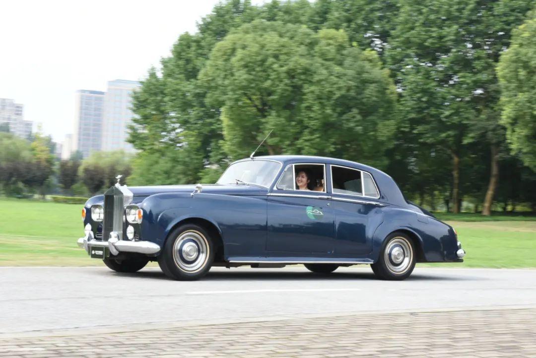 劳斯莱斯新款豪华亮相,奢华与科技完美融合的魅力之选!