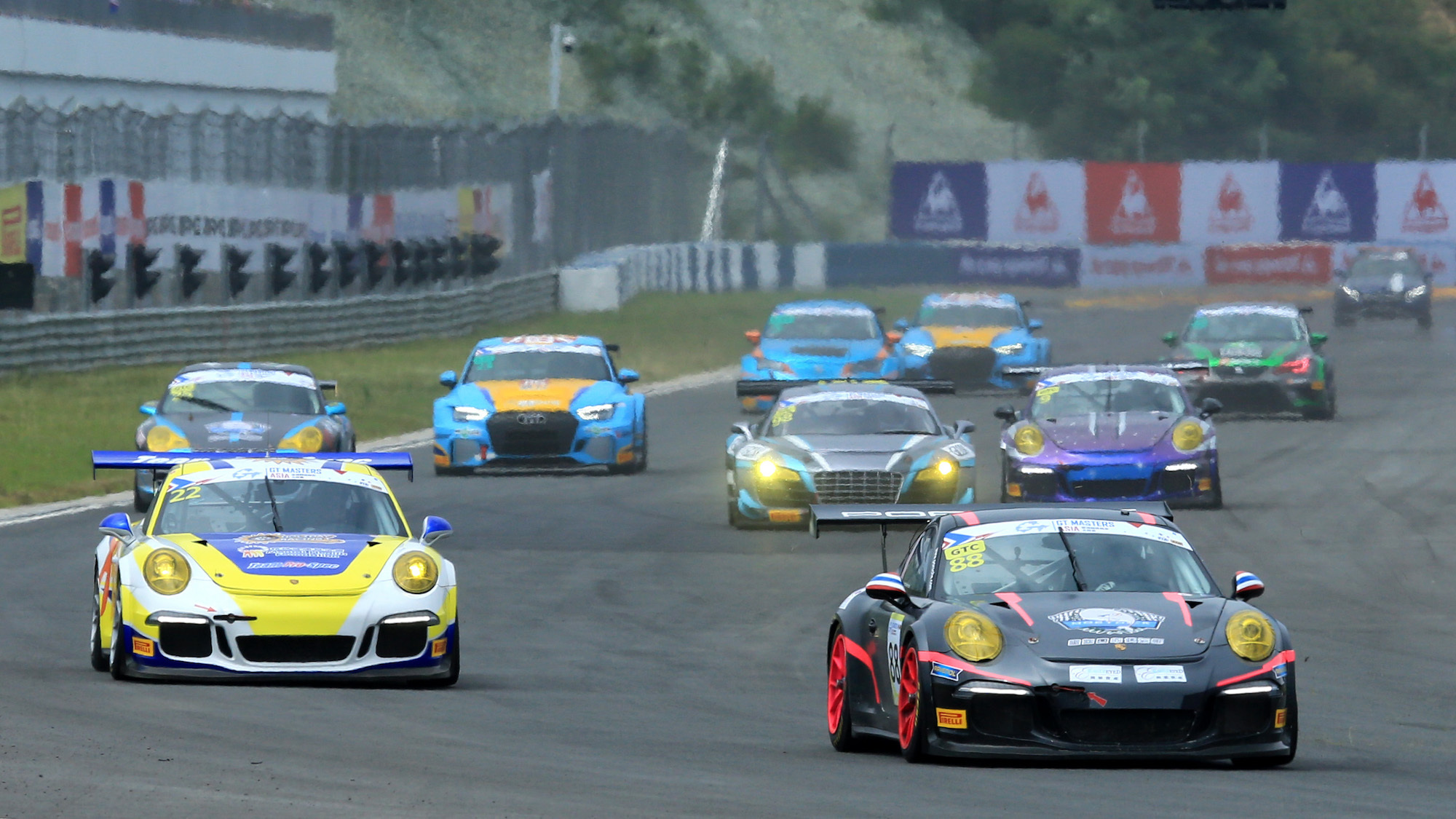 小巷中的热血速度与激情,汽车比赛视频大全汇总