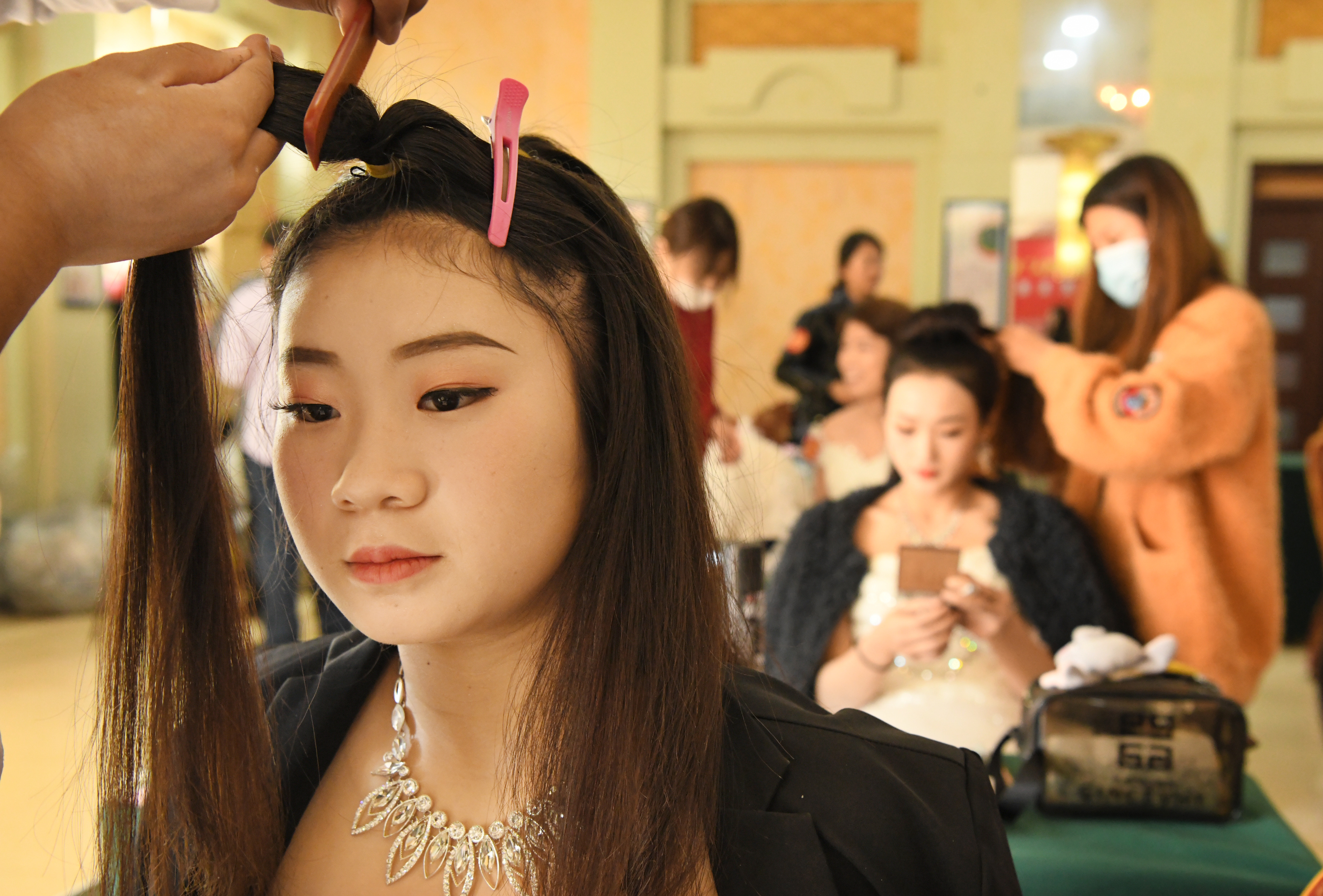 美容美发技艺盛宴,技艺比拼与时尚交流大赛