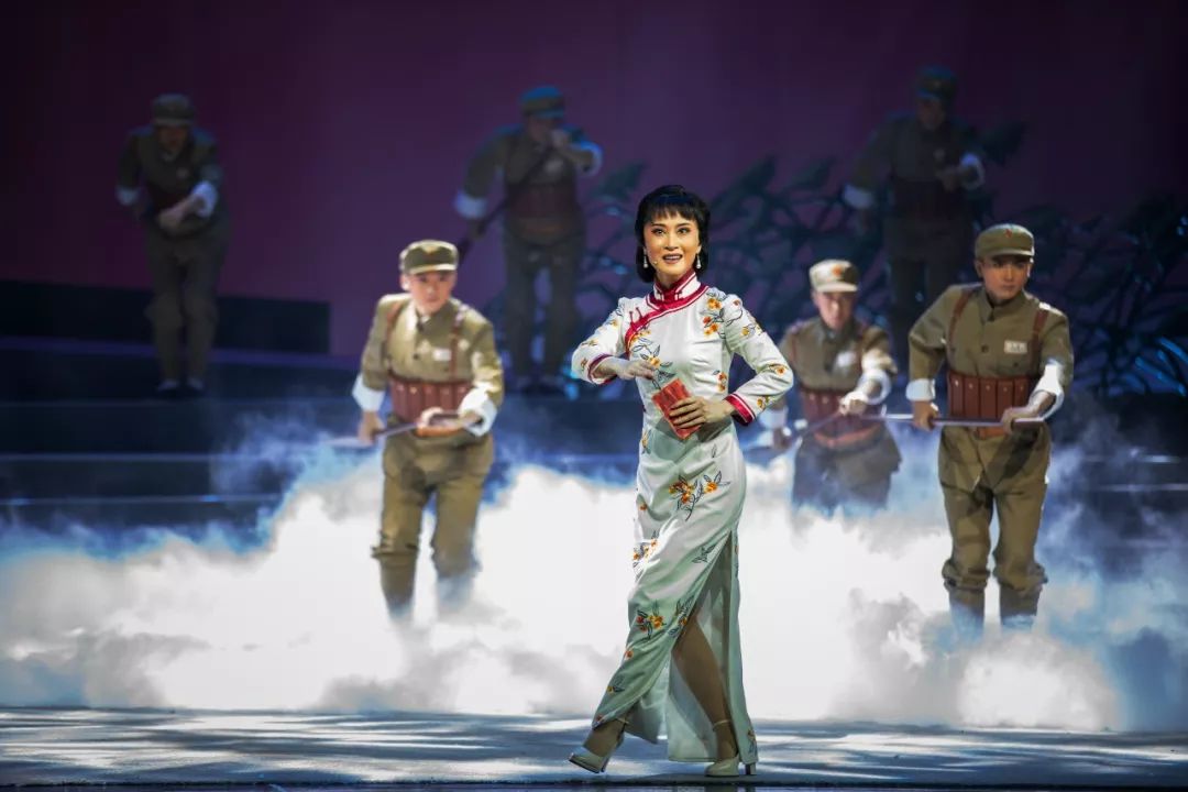 陈峰宁最新相声雨中情,温馨日常故事,笑声中感受生活的美好