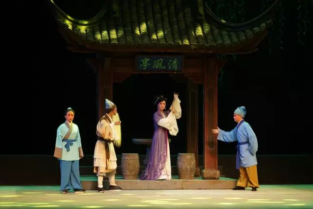 陈峰宁最新相声雨中情,温馨日常故事,笑声中感受生活的美好