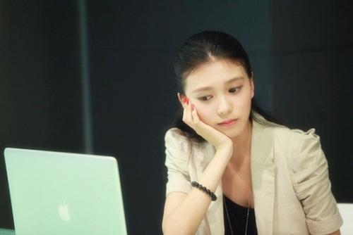 演员雷蔚，舞台内外的精彩瞬间与日常欢笑