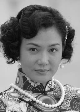 演员雷蔚,舞台内外的精彩瞬间与日常欢笑