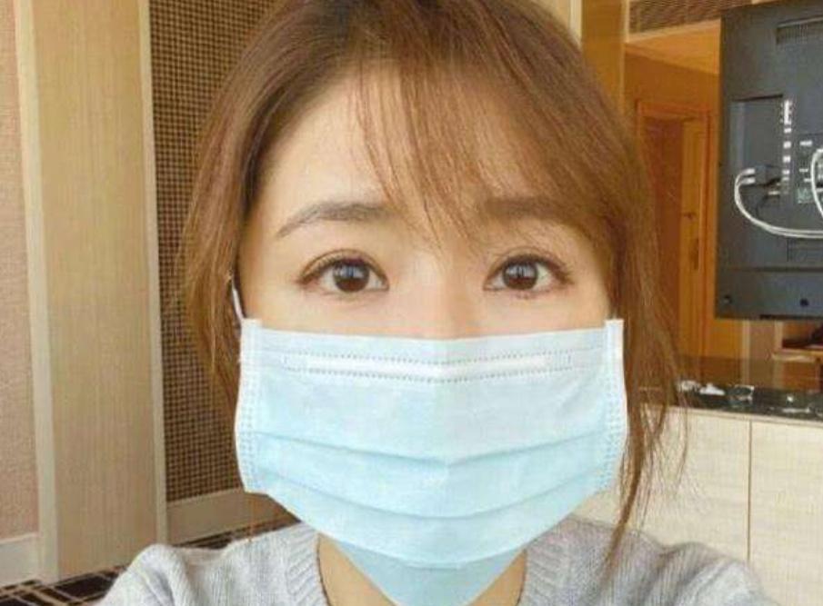 时尚与关爱交织,最新口罩花束的浪漫呈现