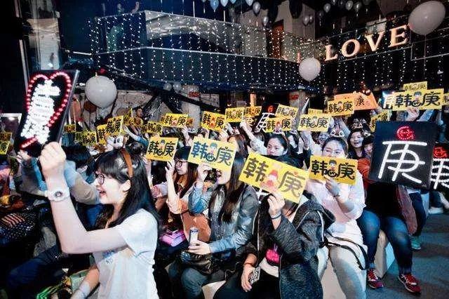 国外雪灾,自然美景下的探索与旅行体验