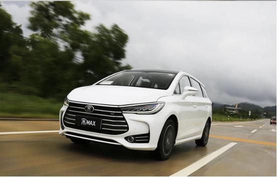 最新高科技6坐车重塑出行体验，未来出行触手可及