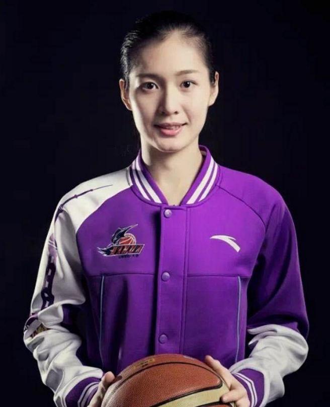 科技重塑篮球魅力,女篮最新照片视觉盛宴独家呈现