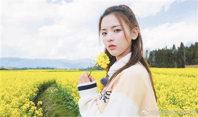 村花最新风采，自信绽放与学习力量闪耀