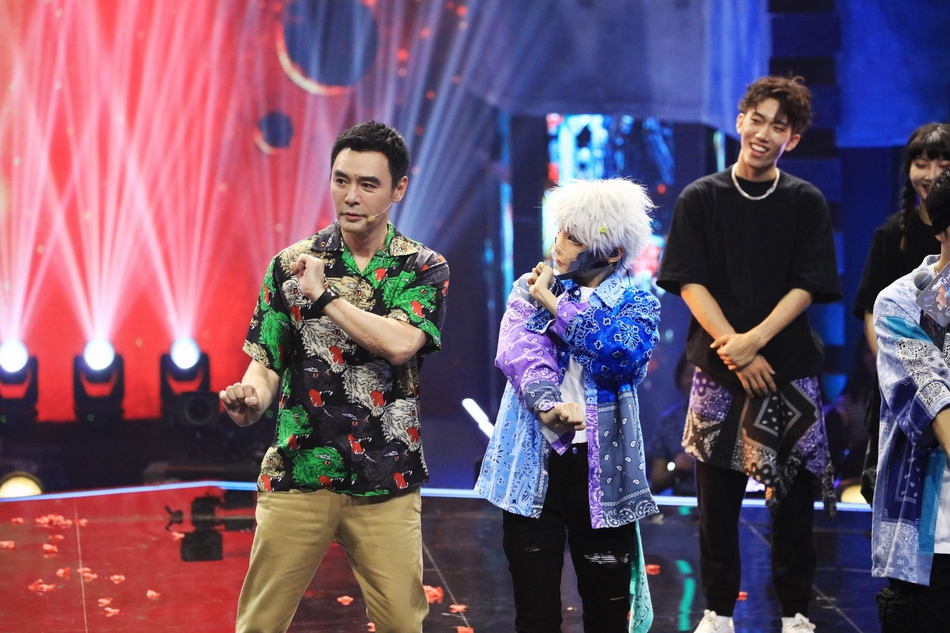 流行文化热议焦点,最新舞王争霸战!