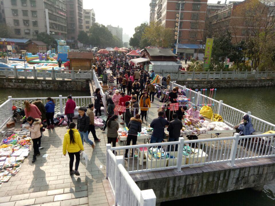 广场最新摆摊，微小改变到巨大成就的勇敢前行之路