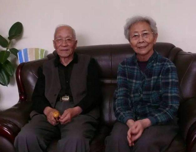 最新梗话,爱的日常小故事揭秘